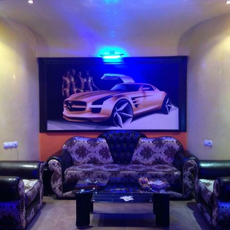 Hotel Mercedes Ереван Екстериор снимка