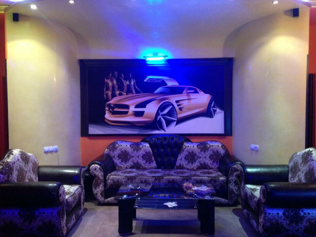 Hotel Mercedes Ереван Екстериор снимка